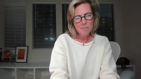 Snapshot of sharkrescue chatting on 02-20-25, 12:30 Sharkgirl online show from 02-20-25, 12:30