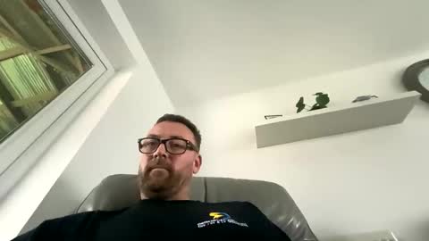 Snapshot of sharksboy16 chatting on 11-14-25, 01:32 Sharksboy online show from 11-14-25, 01:32