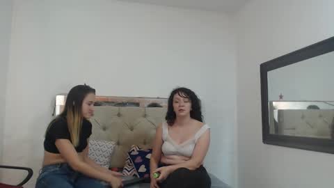 Snapshot of sharlotte__jones chatting on 01-15-25, 06:08 Sara online show from 01-15-25, 06:08