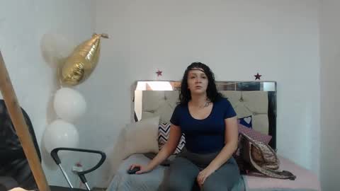 Snapshot of sharlotte__jones chatting on 01-22-25, 09:10 Sara online show from 01-22-25, 09:10