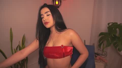 Snapshot of sharlotte_evanns chatting on 02-14-26, 07:32 Sharlotte online show from 02-14-26, 07:32