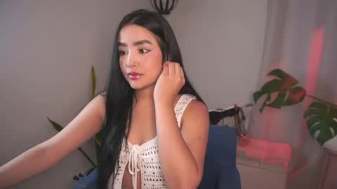 Snapshot of sharlotte_evanns chatting on 05-15-26, 10:17 Sharlotte online show from 05-15-26, 10:17