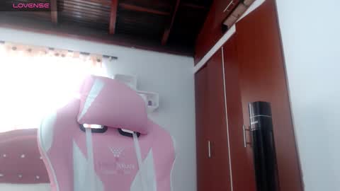 Snapshot of sharlotte_mom chatting on 11-20-25, 03:23 sharlotte online show from 11-20-25, 03:23