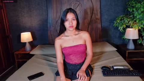 Snapshot of sharlottjoness chatting on 05-31-26, 10:00 sharlottjoness online show from 05-31-26, 10:00