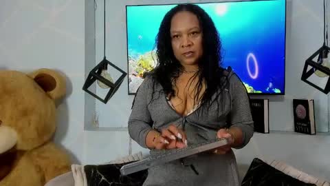 Sharon Noa online show from 04-18-26, 03:16