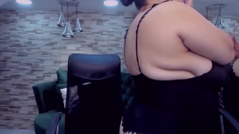 Snapshot of sharon_titts chatting on 09-21-25, 01:13 sharon online show from 09-21-25, 01:13