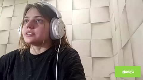 Snapshot of sharondariojas chatting on 12-17-25, 12:55 Amanda online show from 12-17-25, 12:55