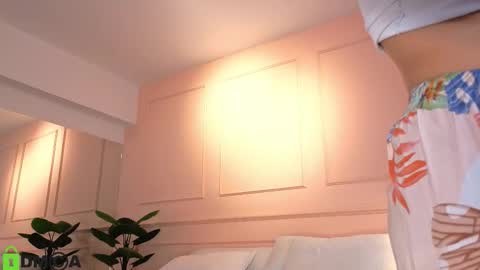 Snapshot of sharonn___ chatting on 10-11-25, 04:22 Sharon online show from 10-11-25, 04:22