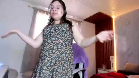 SASHA BLOOM online show from 09-28-25, 02:44