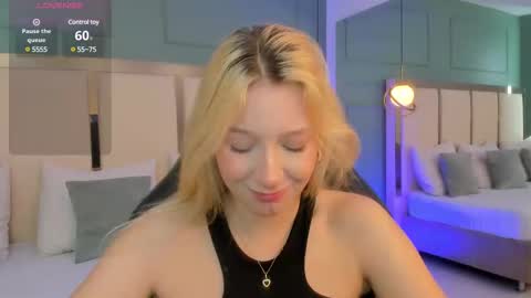 Snapshot of shatall_rouge chatting on 01-22-25, 05:28 Shantall online show from 01-22-25, 05:28