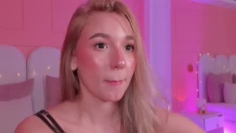 Snapshot of shatall_rouge chatting on 02-22-26, 06:13 Shantall online show from 02-22-26, 06:13