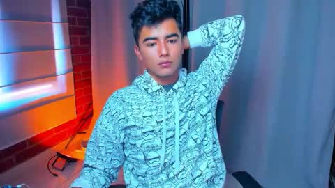 Snapshot of shawn__sanderson chatting on 12-18-25, 01:39 Shawn online show from 12-18-25, 01:39