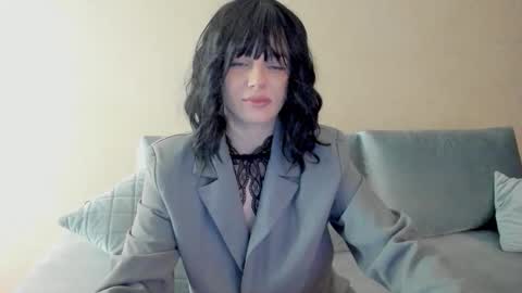 Sue online show from 12-18-25, 06:14