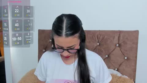 Snapshot of shayla__bross chatting on 12-14-25, 01:05 shayla bross online show from 12-14-25, 01:05