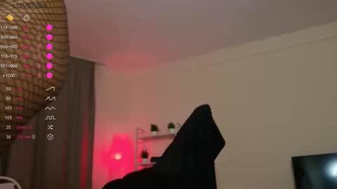 Snapshot of shayloren chatting on 10-15-25, 04:34 Shay online show from 10-15-25, 04:34