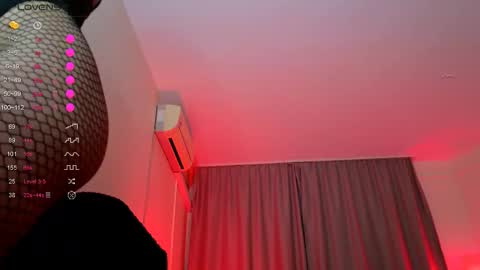 Snapshot of shayloren chatting on 10-21-25, 03:18 Shay online show from 10-21-25, 03:18