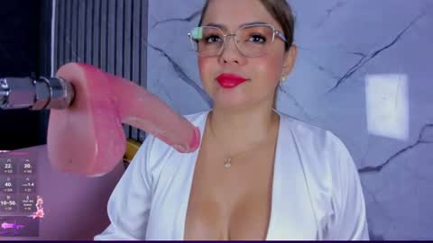 Snapshot of shayra_boobs2 chatting on 06-25-26, 10:31 shayra_boobs2 online show from 06-25-26, 10:31