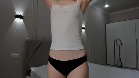 Snapshot of she_angell chatting on 07-13-26, 04:48 Anny online show from 07-13-26, 04:48