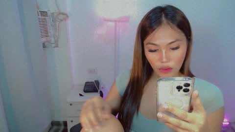 Snapshot of shealana69 chatting on 12-18-24, 06:43 MY IG Shealana69 online show from 12-18-24, 06:43