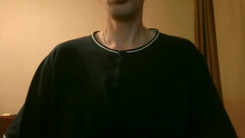 Snapshot of shedevr02 chatting on 12-21-25, 06:04 Roger online show from 12-21-25, 06:04