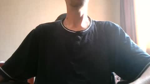Snapshot of shedevr02 chatting on 07-21-26, 12:18 Roger online show from 07-21-26, 12:18