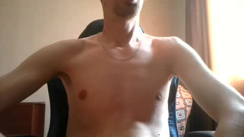 Snapshot of shedevr02 chatting on 07-22-26, 11:24 Roger online show from 07-22-26, 11:24