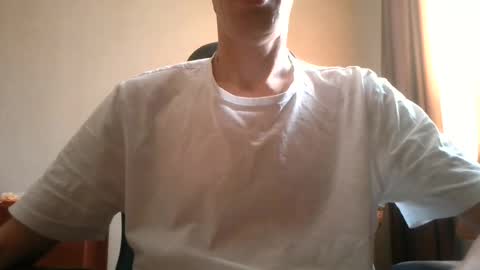 Snapshot of shedevr02 chatting on 08-05-26, 12:08 Roger online show from 08-05-26, 12:08