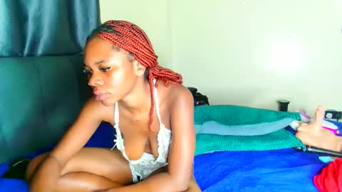 shee13 online show from 10-15-25, 02:22