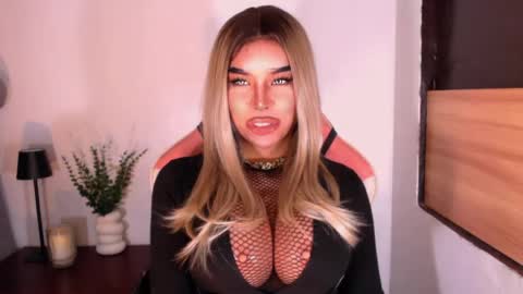 Snapshot of sheenafrost chatting on 05-28-26, 11:46 sheenafrost online show from 05-28-26, 11:46