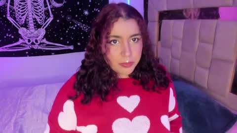 Snapshot of sheeylaroee chatting on 12-27-24, 02:47 Heidy online show from 12-27-24, 02:47