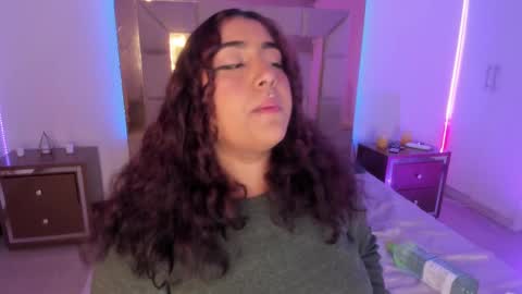 Snapshot of sheeylaroee chatting on 02-27-25, 01:48 Heidy online show from 02-27-25, 01:48