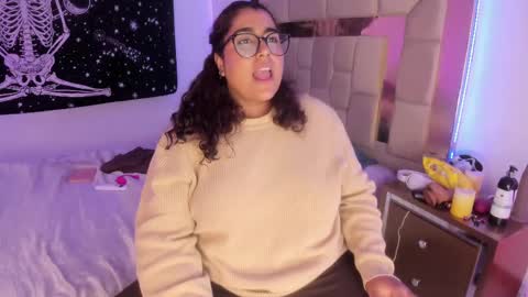 Snapshot of sheeylaroee chatting on 03-01-25, 06:03 Heidy online show from 03-01-25, 06:03