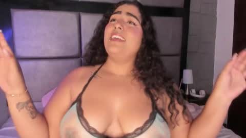 Snapshot of sheeylaroee chatting on 09-11-25, 03:50 Heidy online show from 09-11-25, 03:50