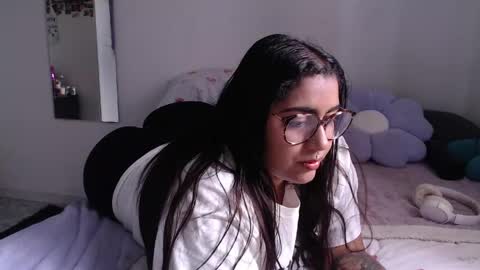 Snapshot of sheeylaroee chatting on 05-11-26, 12:44 Heidy online show from 05-11-26, 12:44