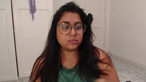 Snapshot of sheeylaroee chatting on 05-13-26, 10:45 Heidy online show from 05-13-26, 10:45