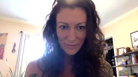 Snapshot of sheglowsdark chatting on 12-18-25, 07:42 Mira online show from 12-18-25, 07:42
