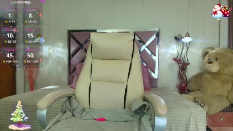 Snapshot of shelby_carson chatting on 12-10-24, 05:44 Shelby cute online show from 12-10-24, 05:44