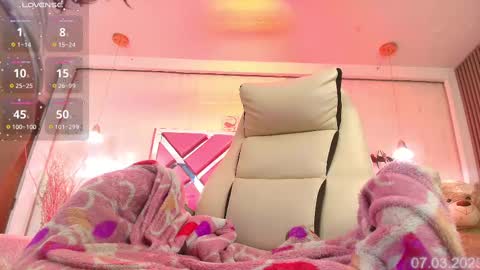 Snapshot of shelby_carson chatting on 03-07-25, 08:22 Shelby cute online show from 03-07-25, 08:22