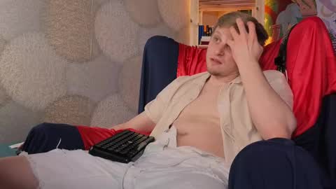 Snapshot of shelbytruck chatting on 11-06-25, 08:54 Vincente online show from 11-06-25, 08:54