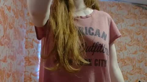 Snapshot of shelikessoymilk chatting on 01-11-26, 06:02 Erika online show from 01-11-26, 06:02