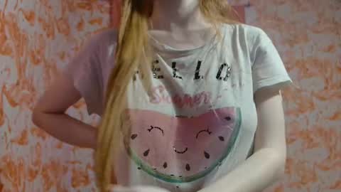 Snapshot of shelikessoymilk chatting on 01-16-26, 09:30 Erika online show from 01-16-26, 09:30