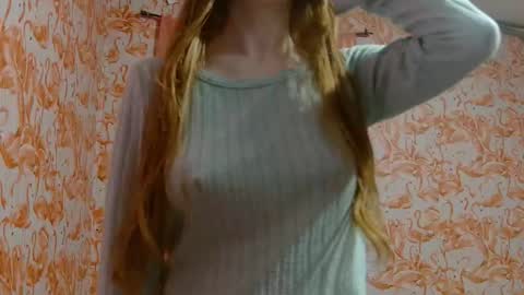 Snapshot of shelikessoymilk chatting on 02-15-26, 09:44 Erika online show from 02-15-26, 09:44