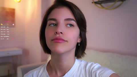 Snapshot of shelleyharn chatting on 10-08-25, 01:25 Alex online show from 10-08-25, 01:25