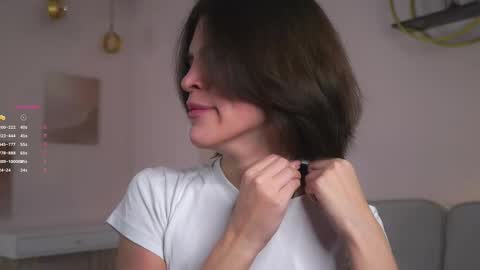 Snapshot of shelleyharn chatting on 11-26-25, 01:06 Alex online show from 11-26-25, 01:06