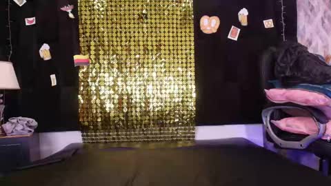 Snapshot of shelsy_loreds chatting on 09-23-25, 11:57 Shelsy online show from 09-23-25, 11:57