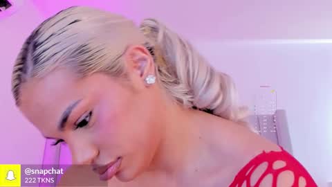 shelynna_azzul online show from 11-11-25, 08:20