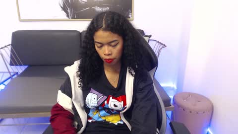 Snapshot of shenna_brunette_ chatting on 12-03-24, 01:21 Shenna online show from 12-03-24, 01:21