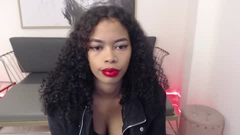 Snapshot of shenna_brunette_ chatting on 12-06-24, 01:22 Shenna online show from 12-06-24, 01:22