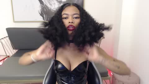 Snapshot of shenna_brunette_ chatting on 12-09-24, 04:15 Shenna online show from 12-09-24, 04:15