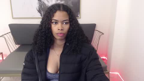 Snapshot of shenna_brunette_ chatting on 12-15-24, 04:48 Shenna online show from 12-15-24, 04:48